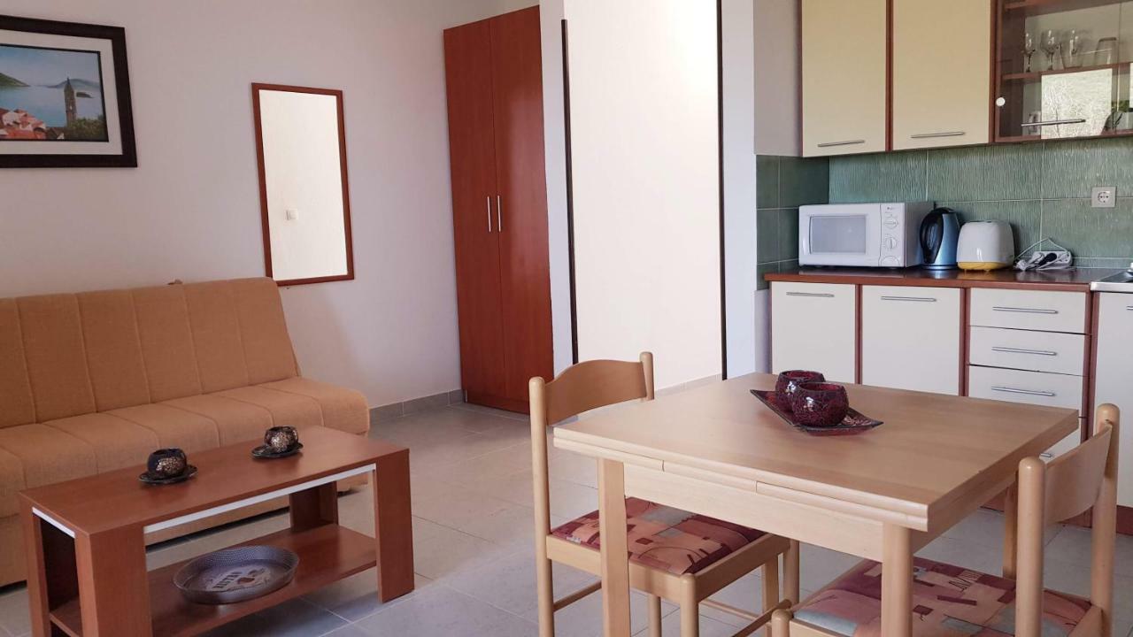 Apartmani Lazarevic Lustica Exterior photo