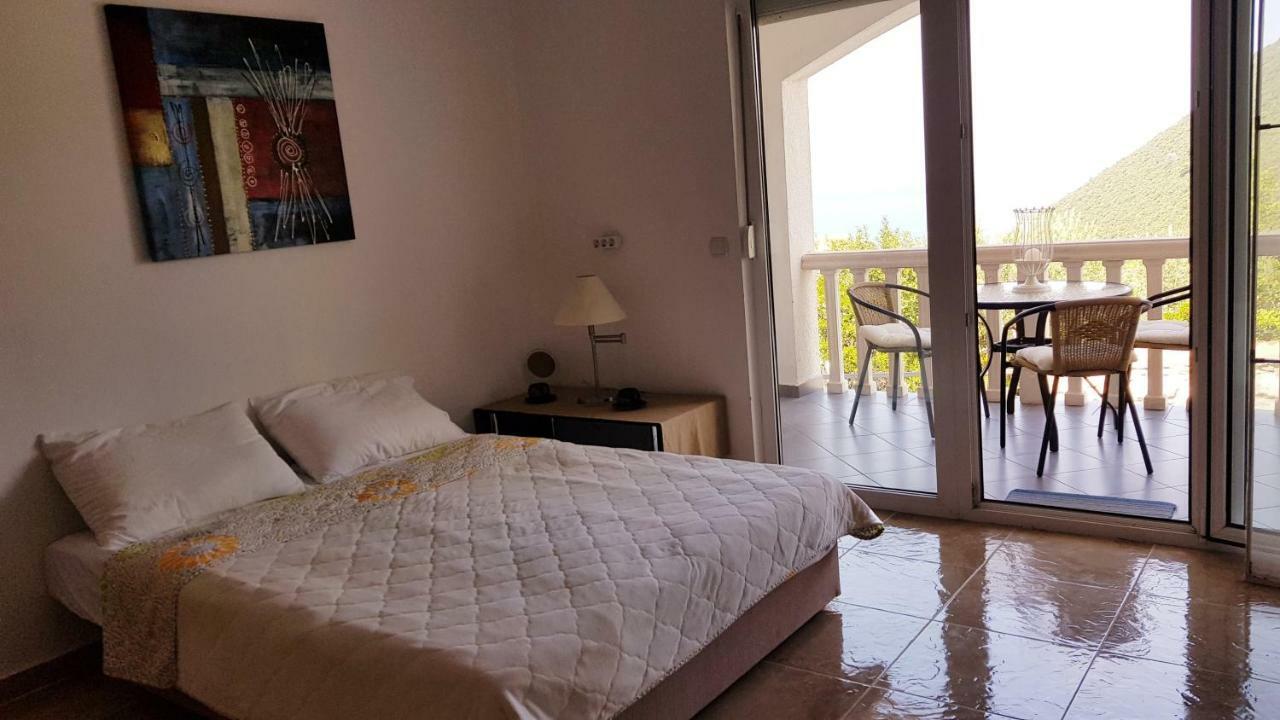 Apartmani Lazarevic Lustica Exterior photo